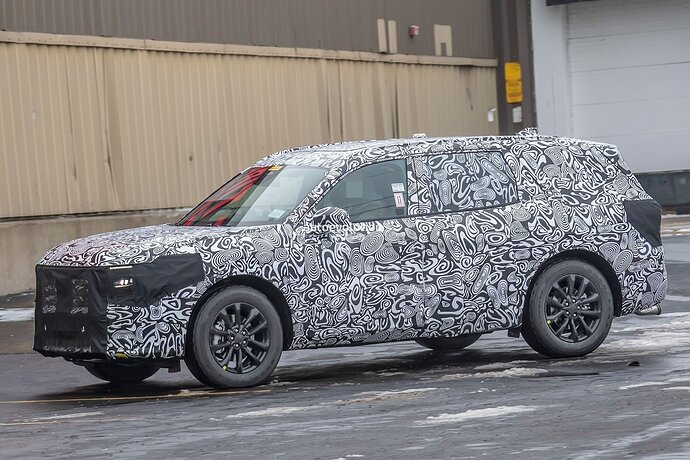 new-ford-suv-prototype-spied-could-revive-fusion-moniker_4