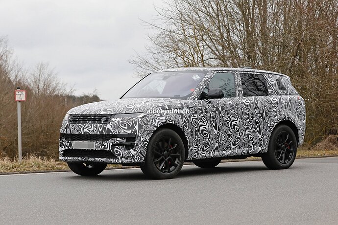 supercilious-range-rover-sport-is-almost-ready-to-put-pressure-on-the-german-establishment_7