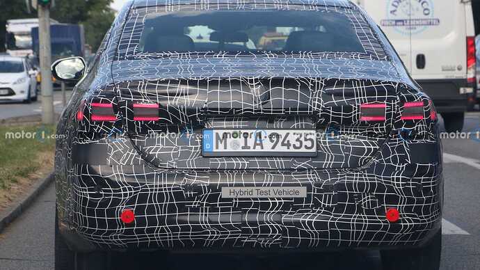 2023-bmw-5-series-with-production-lights-spy-photo (2)
