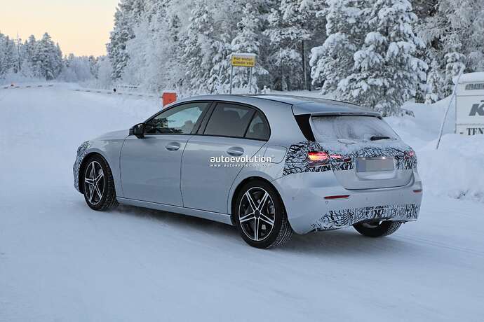 2022-mercedes-benz-a-class-starts-winter-testing-with-facemask-and-tiny-skirt_7