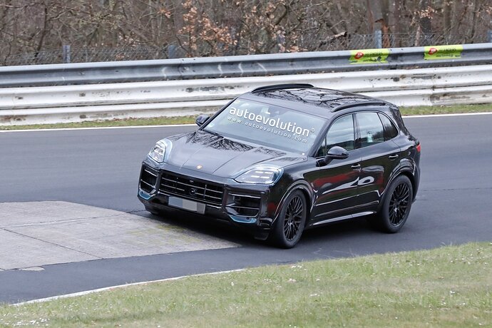 2023-porsche-cayenne-facelift-spied-on-the-nurburgring-is-ready-to-rumble_1