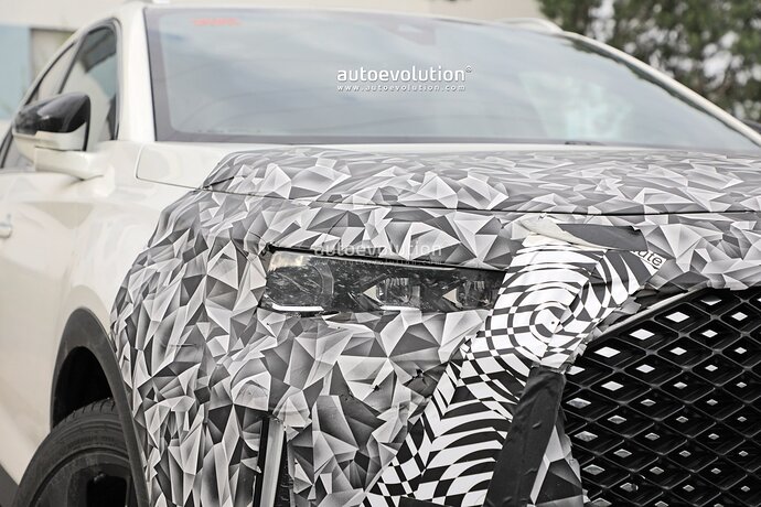 ds7-crossback-facelift-spied-inside-and-out-expect-a-full-reveal-later-this-month_3