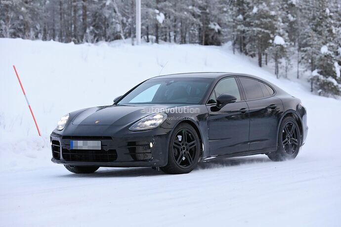 porsche-facelifts-the-panamera-again-for-2023-ahead-of-full-switch-to-electric_4 (1)