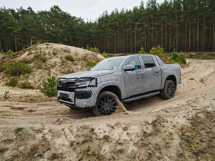 2023-volkswagen-amarok-cant-hide-ford-ranger-influences-will-get-five-engine-choices_10