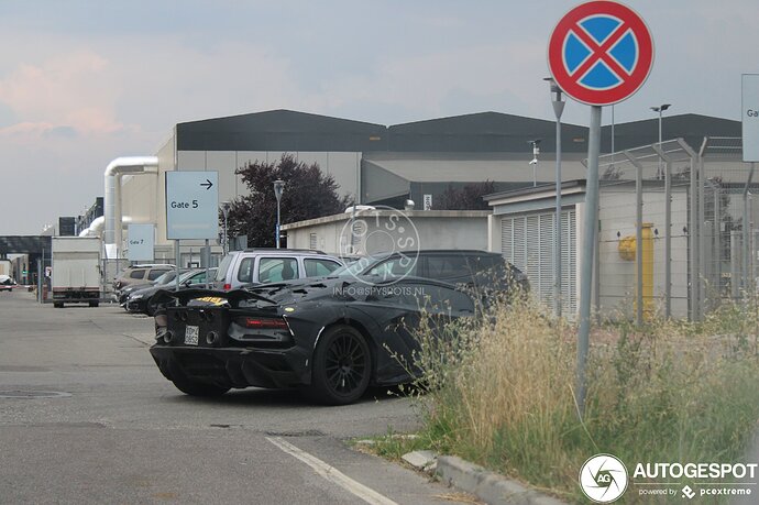 Lamborghini Aventador 2023 (2)
