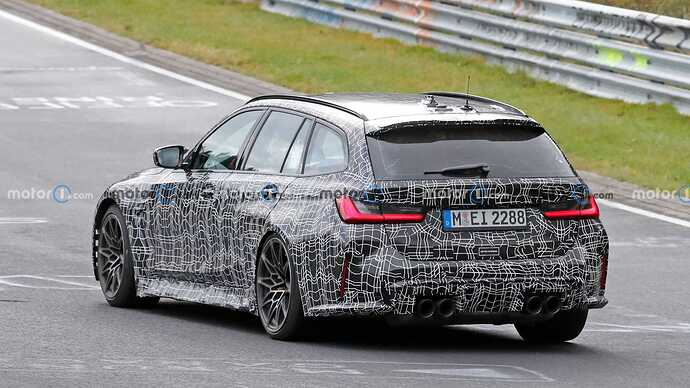 2022-bmw-m3-touring-rear-view-spy-photo (5)