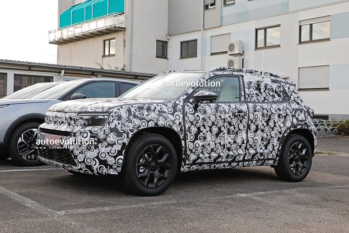 2023-jeep-baby-suv-gets-spied-inside-and-out-development-is-moving-forward_5