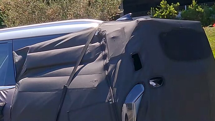 SPIED! 2023 KIA EV9 Flagship electric SUV on the road Spy shots КИА 기아 1-3 screenshot