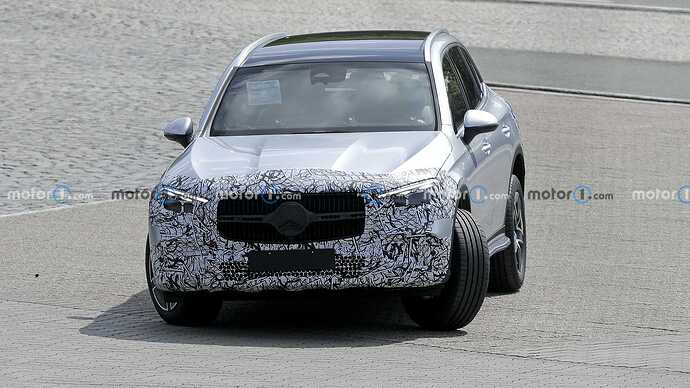 2023-mercedes-glc-with-minimal-camouflage-spy-photo (9)
