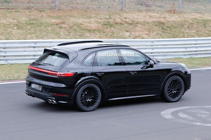 2023-porsche-cayenne-facelift-spied-on-the-nurburgring-is-ready-to-rumble_9