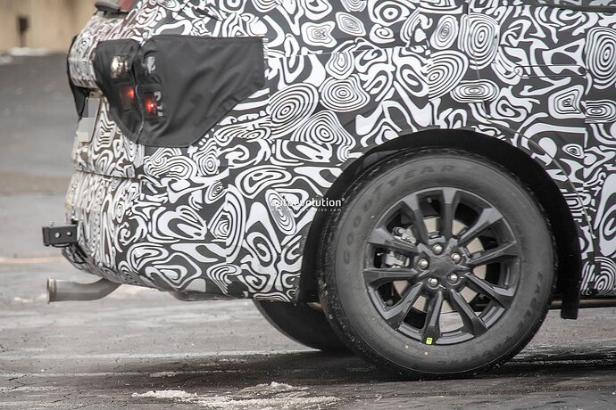 new-ford-suv-prototype-spied-could-revive-fusion-moniker_11