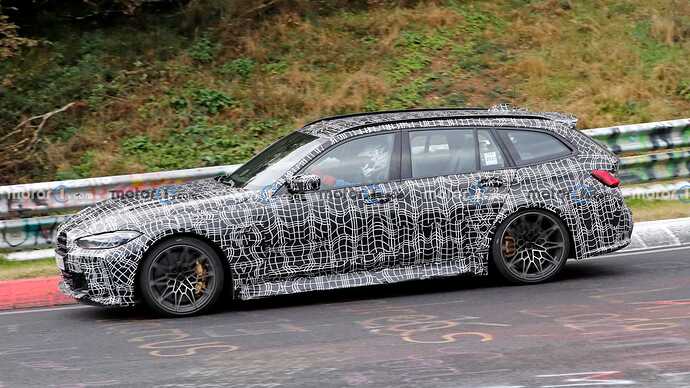2022-bmw-m3-touring-side-view-spy-photo (10)