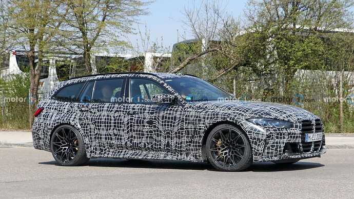 bmw-m3-touring-spy-shots (1)