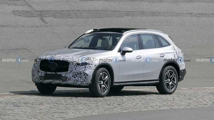 2023-mercedes-glc-with-minimal-camouflage-spy-photo (19)