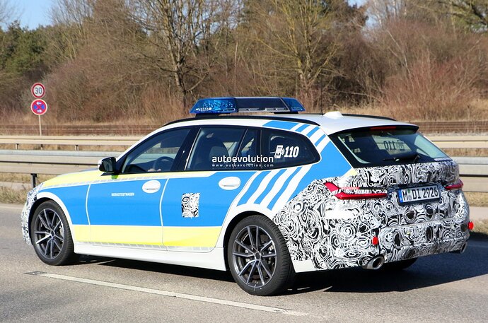 2023-bmw-3-series-touring-police-car-looks-serious-debut-is-probably-imminent_7