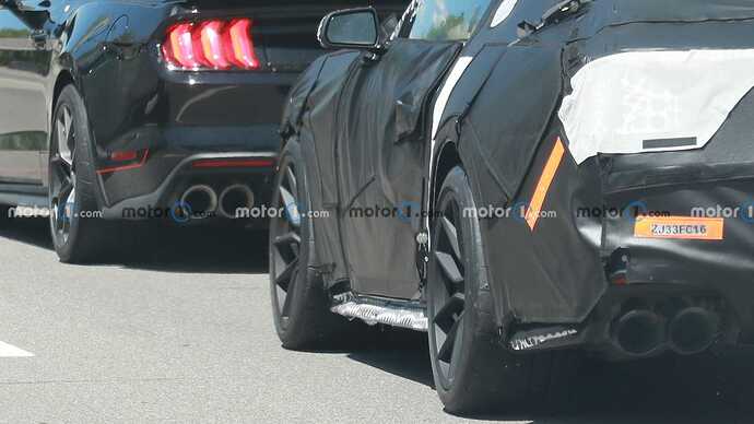 2024-ford-mustang-mach-1-rear-view-spy-photo (3)