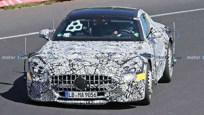 mercedes-amg-gt-coupe-plug-in-hybrid-spy-shots (13)