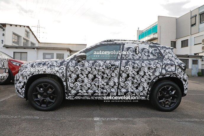 2023-jeep-baby-suv-gets-spied-inside-and-out-development-is-moving-forward_6