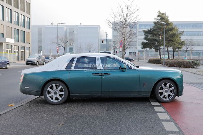 2023-rolls-royce-phantom-facelift-will-be-the-last-of-its-kind_9