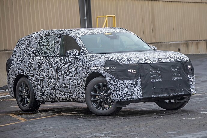 new-ford-suv-prototype-spied-could-revive-fusion-moniker_8