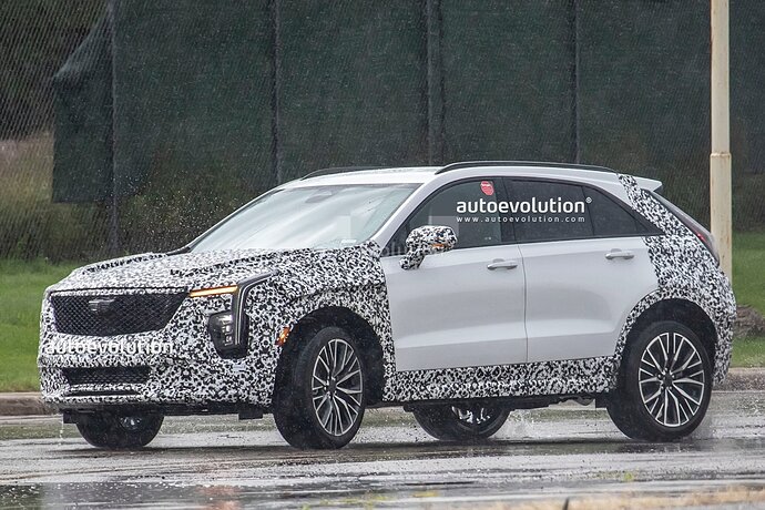 2023-cadillac-xt4-facelift-spied-with-production-lights-reveal-closing-in_3