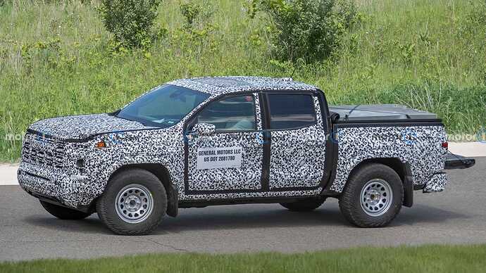 gmc-canyon-at4x-side-view-spy-photo