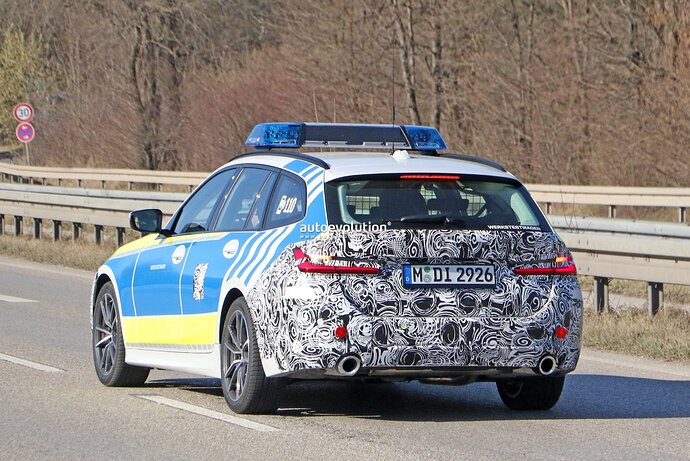 2023-bmw-3-series-touring-police-car-looks-serious-debut-is-probably-imminent_9