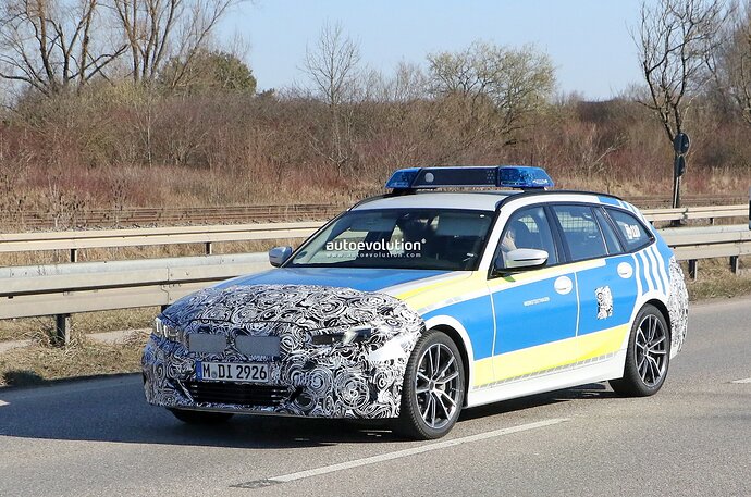 2023-bmw-3-series-touring-police-car-looks-serious-debut-is-probably-imminent_4