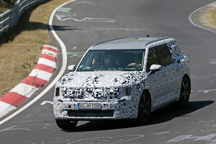 new-kia-ev9-looks-surprisingly-composed-while-tackling-the-nordschleife_26
