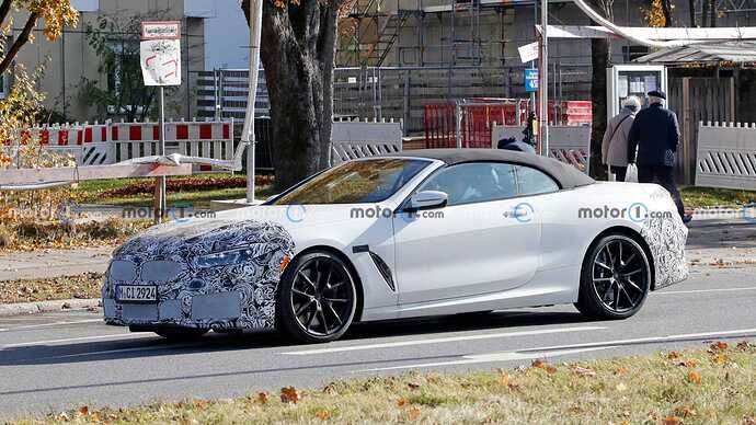 2023-bmw-8-series-convertible-side-view-spy-photo (6)