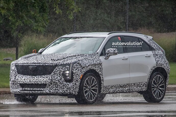 2023-cadillac-xt4-facelift-spied-with-production-lights-reveal-closing-in_7