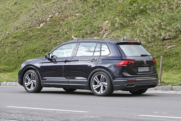 2025-vw-tiguan-spied-with-closed-off-grille-everything-about-it-says-electric-power_15