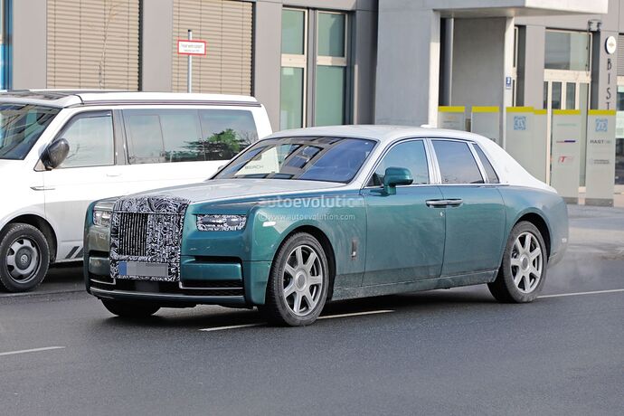 2023-rolls-royce-phantom-facelift-will-be-the-last-of-its-kind_1