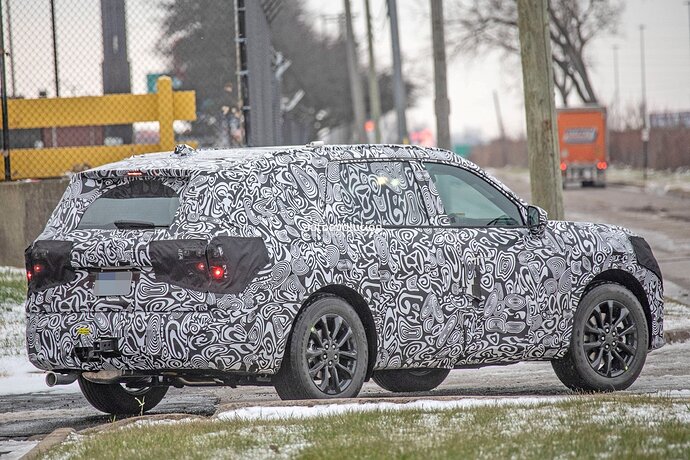 new-ford-suv-prototype-spied-could-revive-fusion-moniker_17