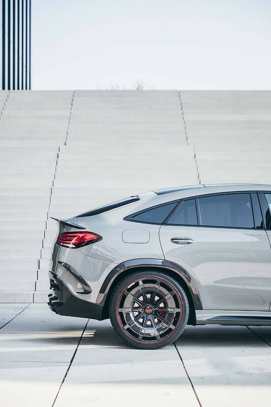 https___media.brabus.com__Resources_Persistent_8_c_9_0_8c9040b5d289735625b5914d77de9e3aac3cd4ac_BRABUS 900 ROCKET EDITION outdoor (46)