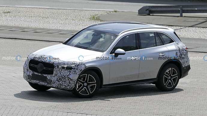 2023-mercedes-glc-with-minimal-camouflage-spy-photo (3)