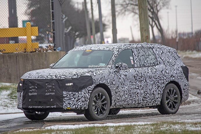 new-ford-suv-prototype-spied-could-revive-fusion-moniker_2