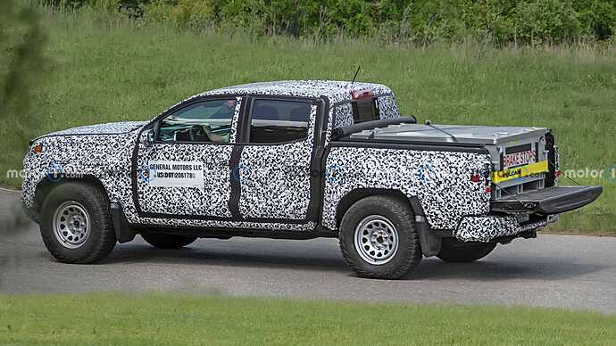 gmc-canyon-at4x-side-view-spy-photo (2)