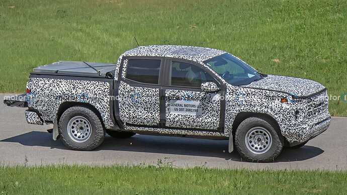 gmc-canyon-at4x-side-view-spy-photo (3)
