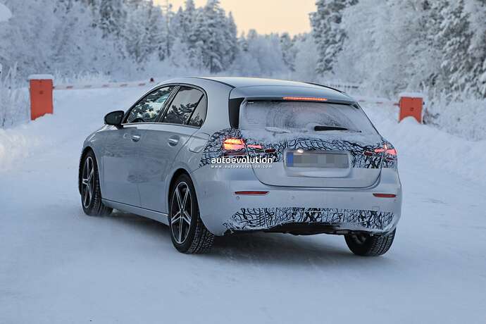 2022-mercedes-benz-a-class-starts-winter-testing-with-facemask-and-tiny-skirt_9