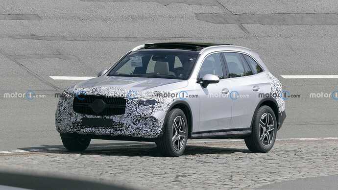 2023-mercedes-glc-with-minimal-camouflage-spy-photo (18)