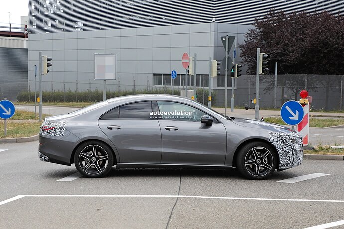 facelifted-2024-mercedes-benz-cla-getting-ready-to-rile-the-audi-a3-sedan-bmw-2er-coupe_7