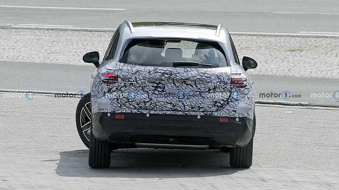 2023-mercedes-glc-with-minimal-camouflage-spy-photo (16)