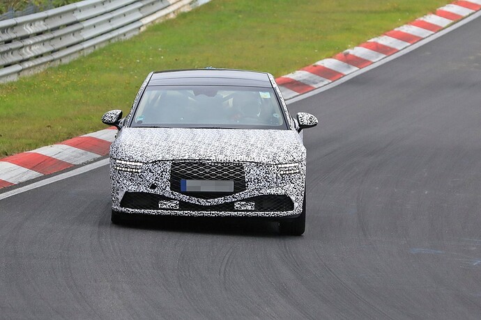 2023-genesis-g90-spied-lapping-the-nurburgring-in-the-wet_11