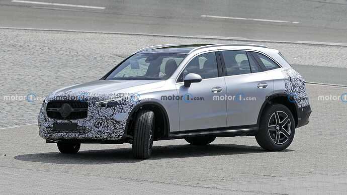 2023-mercedes-glc-with-minimal-camouflage-spy-photo (11)