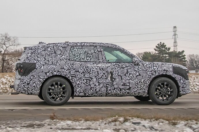 new-ford-suv-prototype-spied-could-revive-fusion-moniker_25