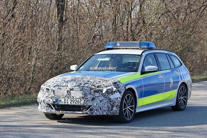 2023-bmw-3-series-touring-police-car-looks-serious-debut-is-probably-imminent_12