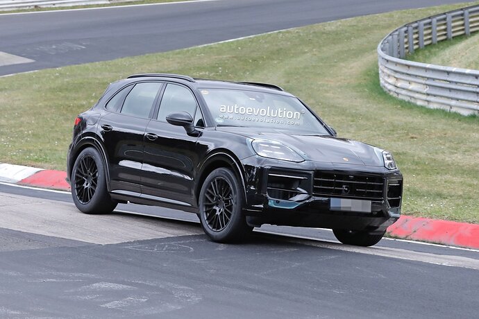 2023-porsche-cayenne-facelift-spied-on-the-nurburgring-is-ready-to-rumble_5
