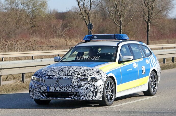 2023-bmw-3-series-touring-police-car-looks-serious-debut-is-probably-imminent_3