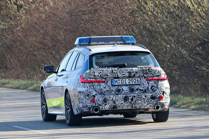 2023-bmw-3-series-touring-police-car-looks-serious-debut-is-probably-imminent_16